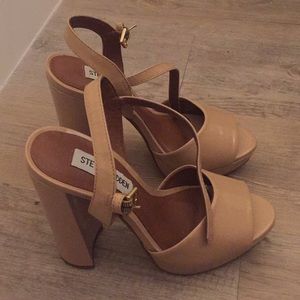 New without tags! Steve Madden Nude platform heels